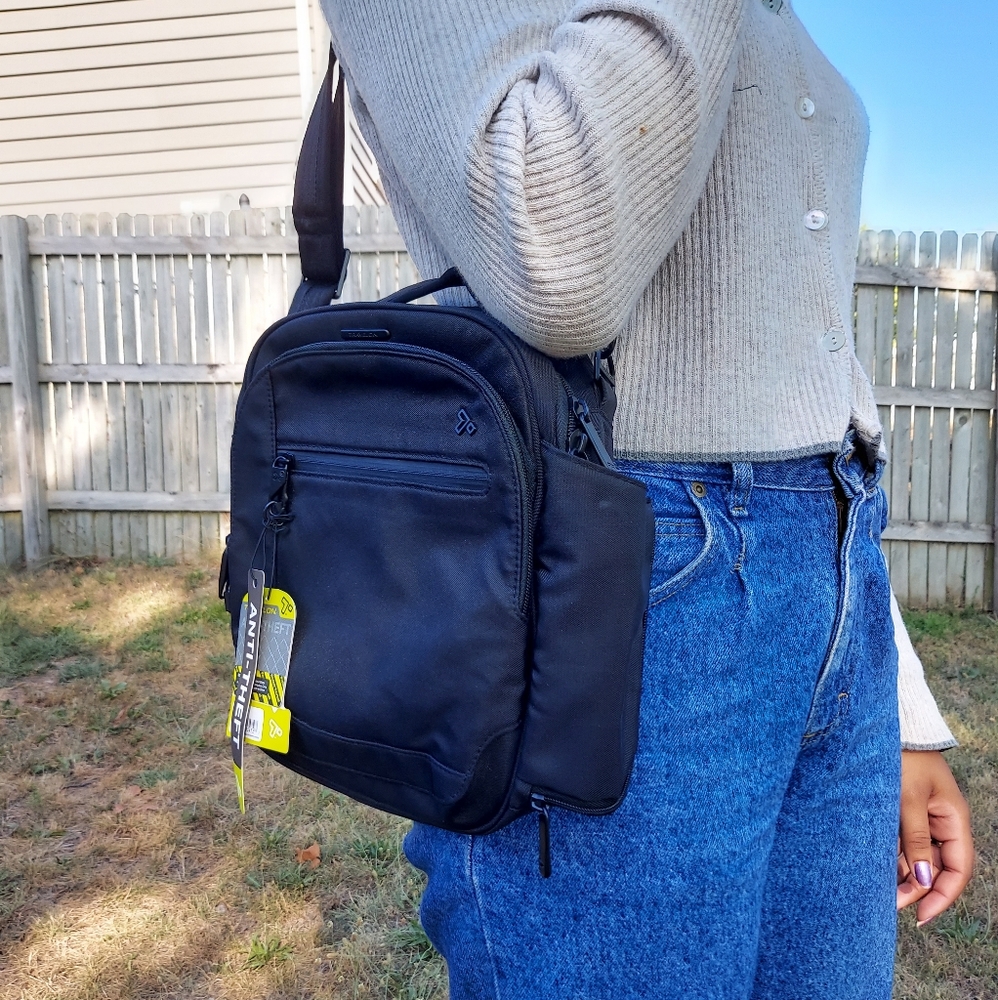 Black Travelon AntiTheft Urban Tour Bag